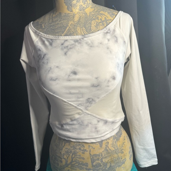 Buff bunny white marble crop top - Picture 2 of 5